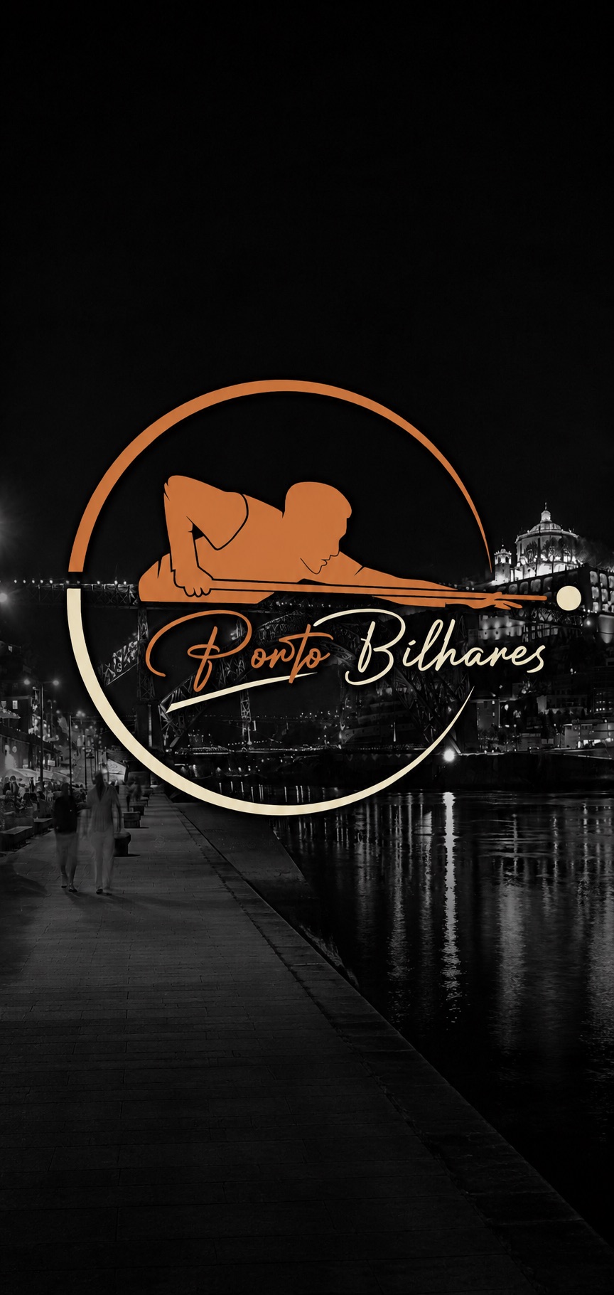 Logótipo Portobilhares sobre vista noturna do Rio Douro e da Ponte Dom Luís I, no Porto